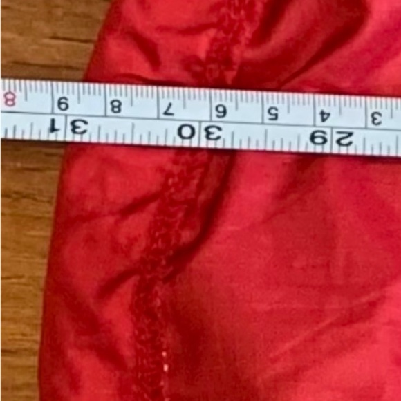 Running Room windbreaker. Size large. Measurements in photos - Picture 7 of 7